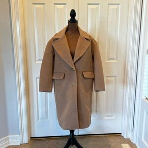 Woman’s Banana Republic wool blend, lined, Sunday coat. Size M.